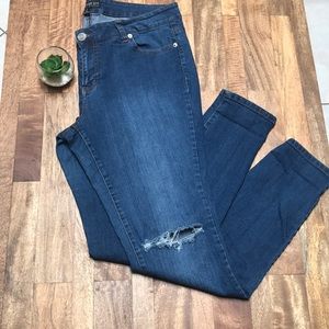 Forever 21 Denim ripped knee skinny jeans